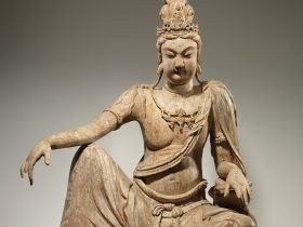 【彩繪木雕水月觀音菩薩像　Bodhisattva Avalokiteshvara in Water Moon Form (Shuiyue Guanyin)】中国-遼朝