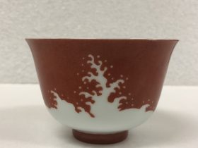 【景徳鎮窯盖雪紅波濤杯　 Cup with design of waves】中国‐清代雍正時代