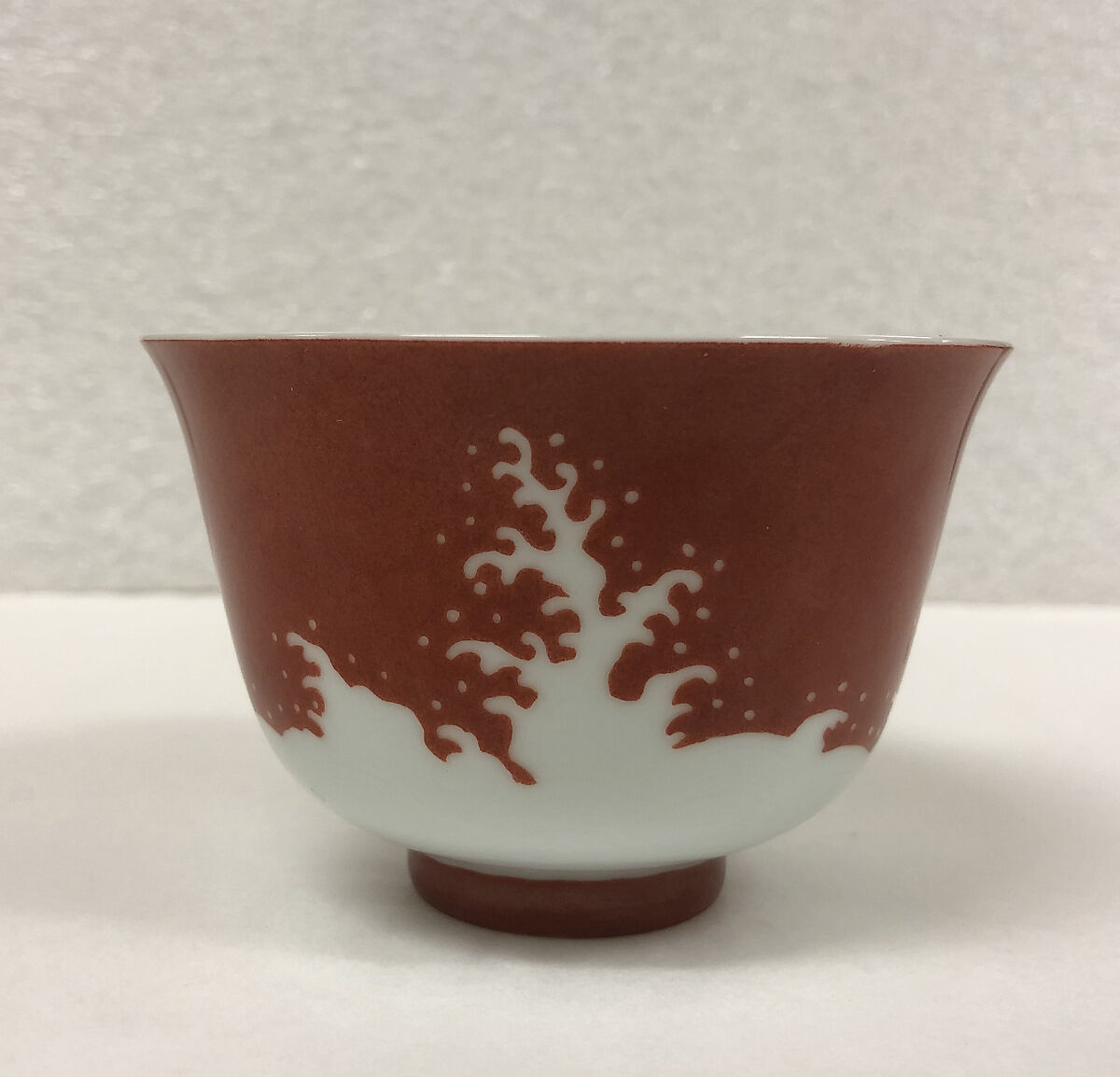 【景徳鎮窯盖雪紅波濤杯　 Cup with design of waves】中国‐清代雍正時代