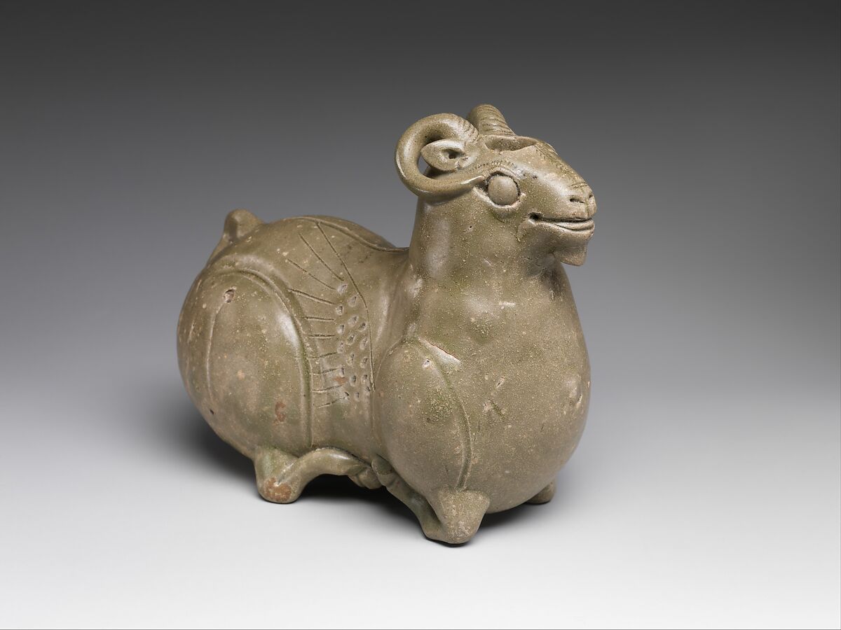 【越窯青瓷臥羊　Vessel in the shape of a kneeling ram】中国‐六朝時代