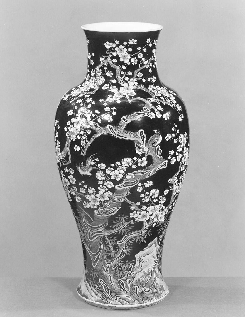 【景徳鎮窯墨地三彩花卉紋瓶　 Vase with flowers】中国‐清代