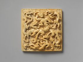 【象牙雕螭龍方牌　Plaque with dragons】中国‐明時代