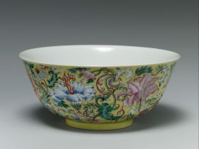 【景徳鎮窯黄地粉彩花卉碗　Bowl with imaginary composite flowers】中国‐清代道光帝時代