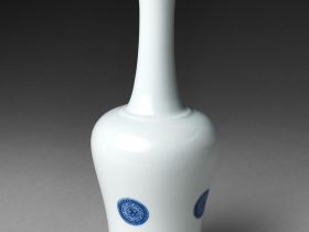 【スタイライズロゼット紋瓶　Bottle with Stylized Rosette】中国‐清代康熙時期