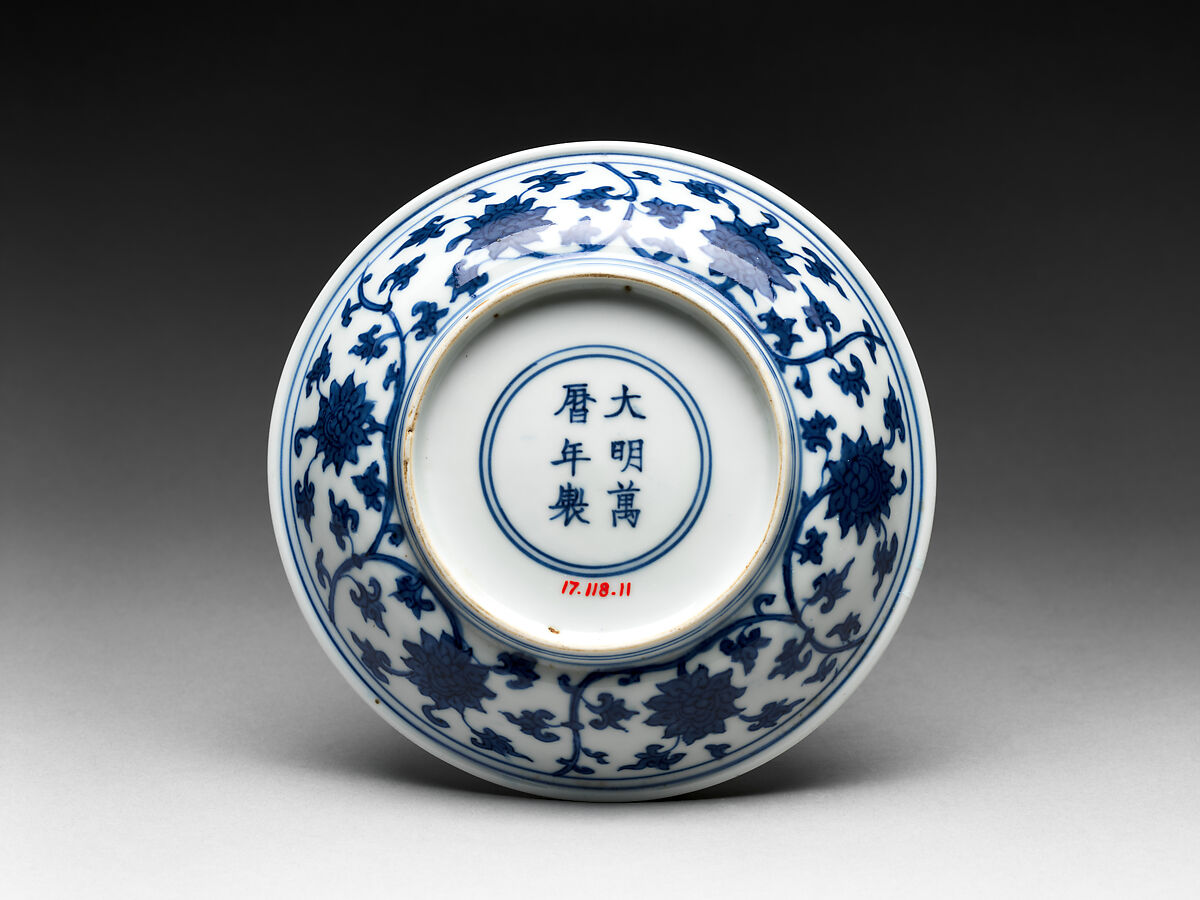 【牡丹文皿　Dish with Peony Scroll】中国‐明代万暦時期