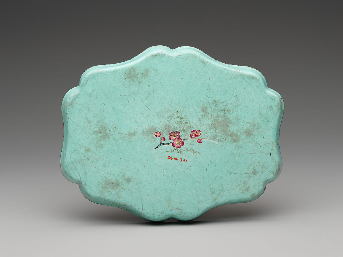 【銅胎畫琺瑯花鳥圖盤　Lobed tray with rock, flowers, and butterflies】中国‐清朝時代