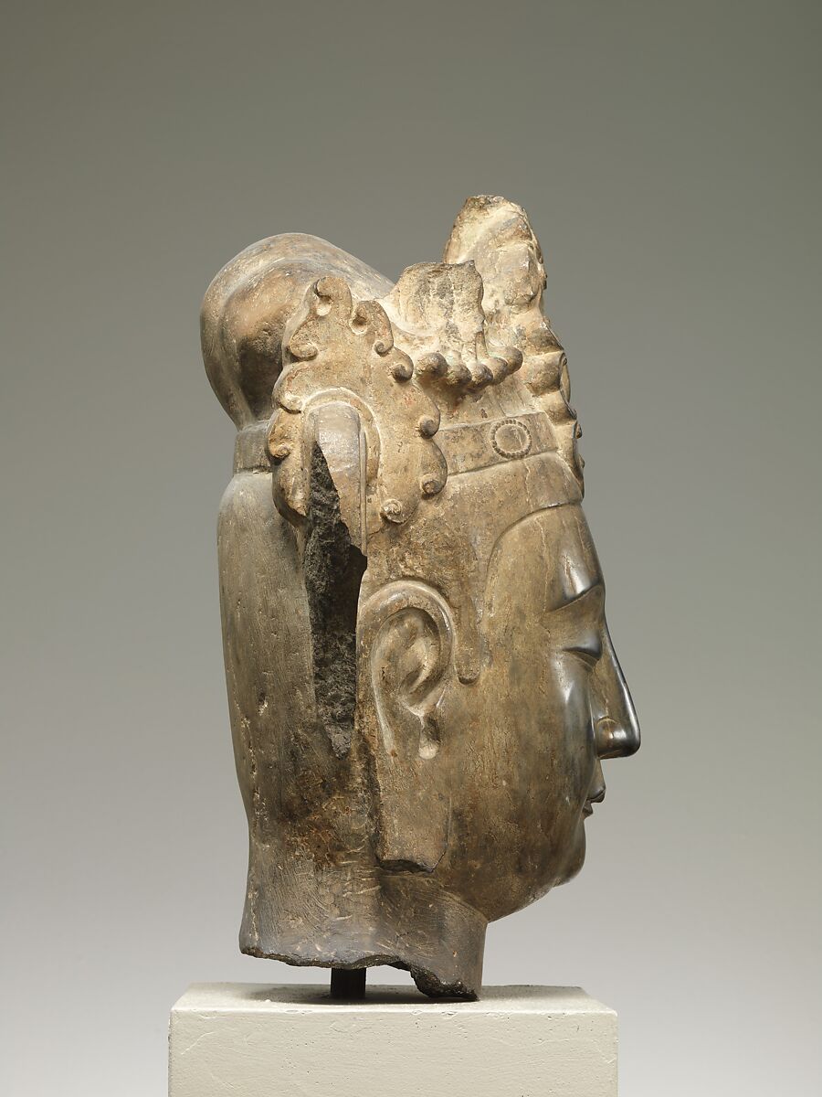 【彩絵石雕菩薩頭像　Head of an attendant bodhisattva】中国‐北魏時代