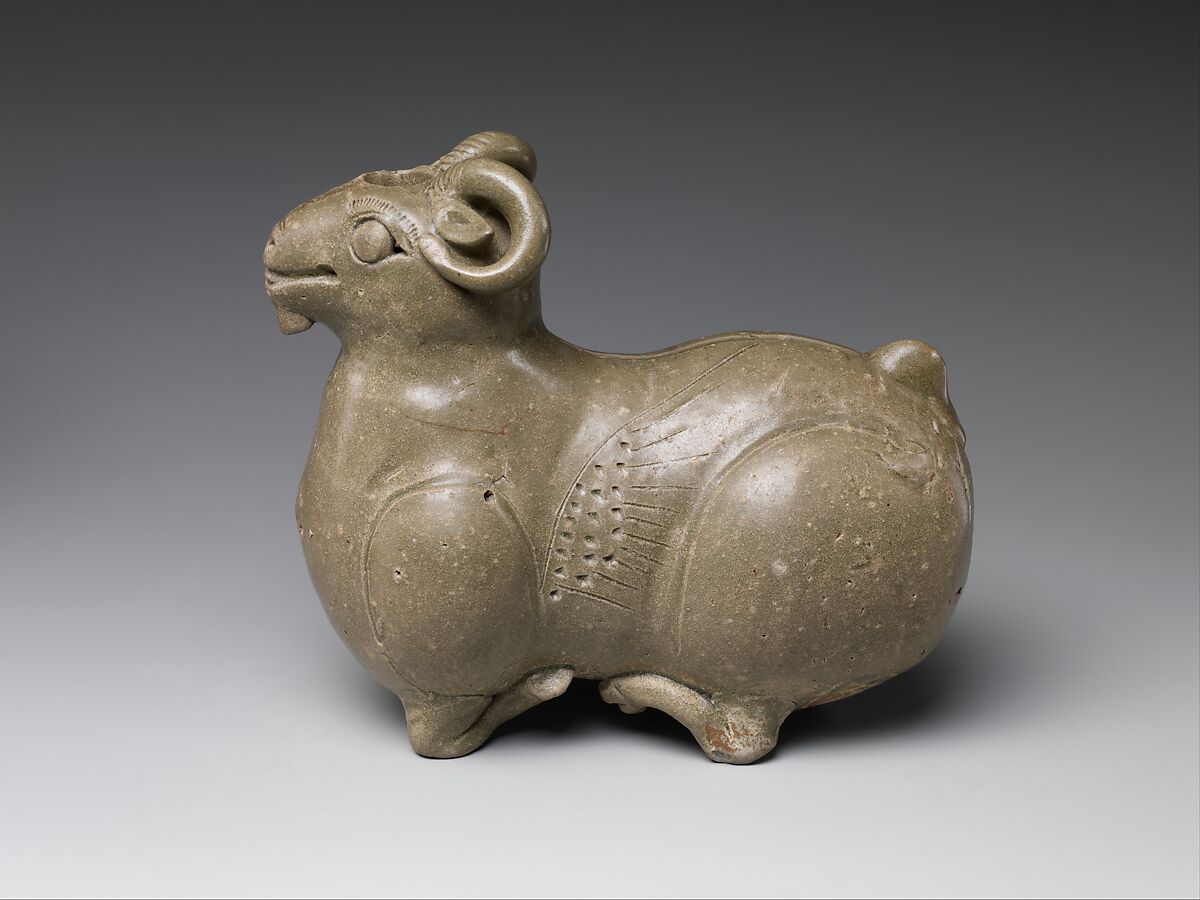 【越窯青瓷臥羊　Vessel in the shape of a kneeling ram】中国‐六朝時代