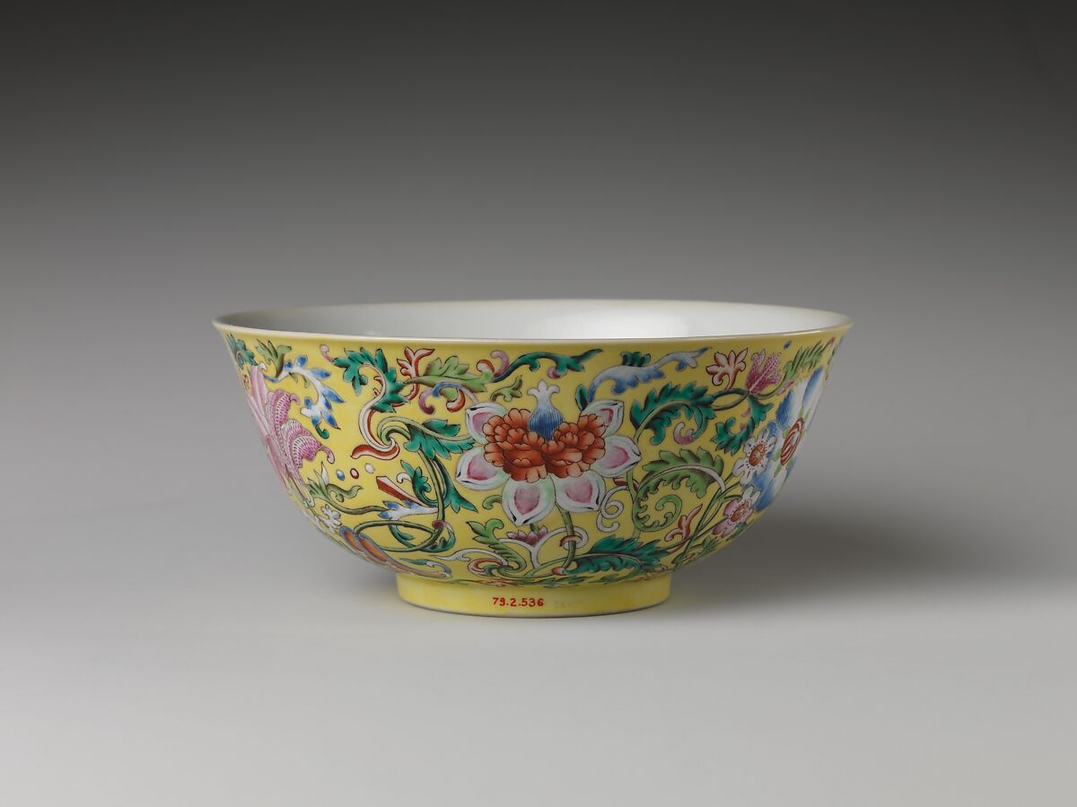 【景徳鎮窯黄地粉彩花卉碗　Bowl with imaginary composite flowers】中国‐清代道光帝時代