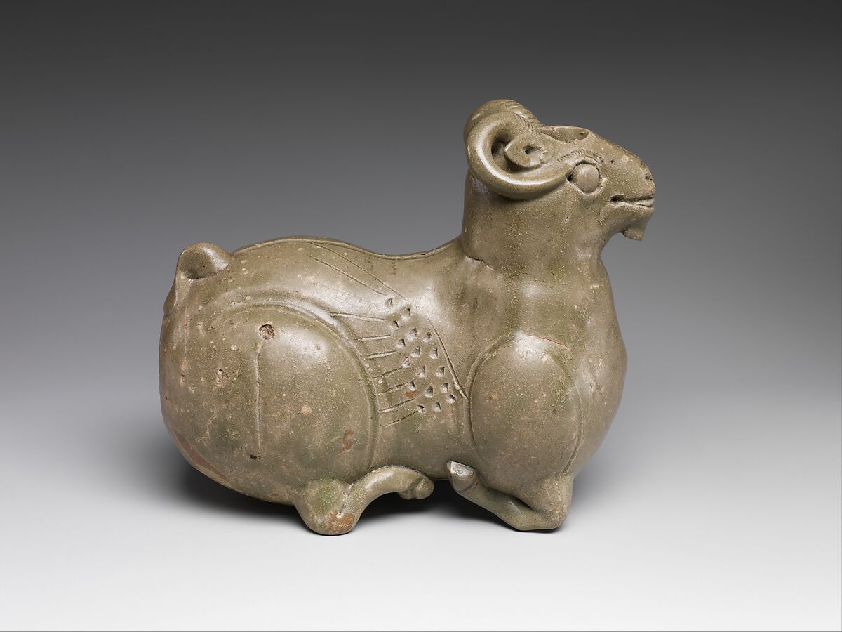 【越窯青瓷臥羊　Vessel in the shape of a kneeling ram】中国‐六朝時代