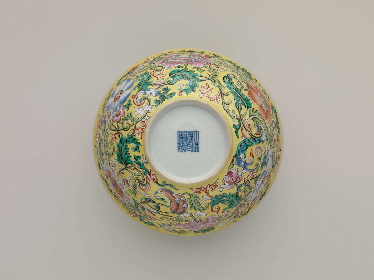 【景徳鎮窯黄地粉彩花卉碗　Bowl with imaginary composite flowers】中国‐清代道光帝時代