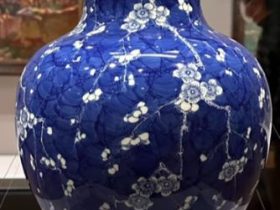 【青華氷梅文花瓶】初代 宮川香山－皇居三の丸尚蔵館収蔵