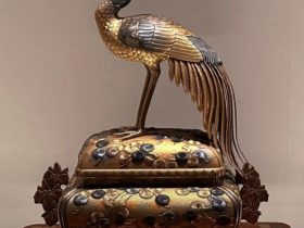 【銀色絵鳳凰鈕香炉】蒔絵台中林笑山－皇居三の丸尚蔵館収蔵
