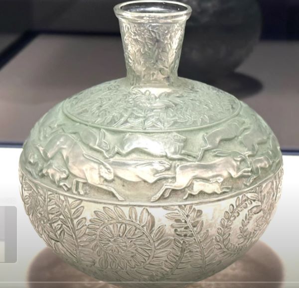 【花瓶 野ウサギ】ルネ・ラリックー東京国立近代美術館所蔵