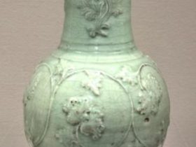 【青磁牡丹唐草文大花瓶】法隆寺献納宝物－中国·元時代(13〜14世紀)ー龍泉窯ー皇居三の丸尚蔵館所蔵