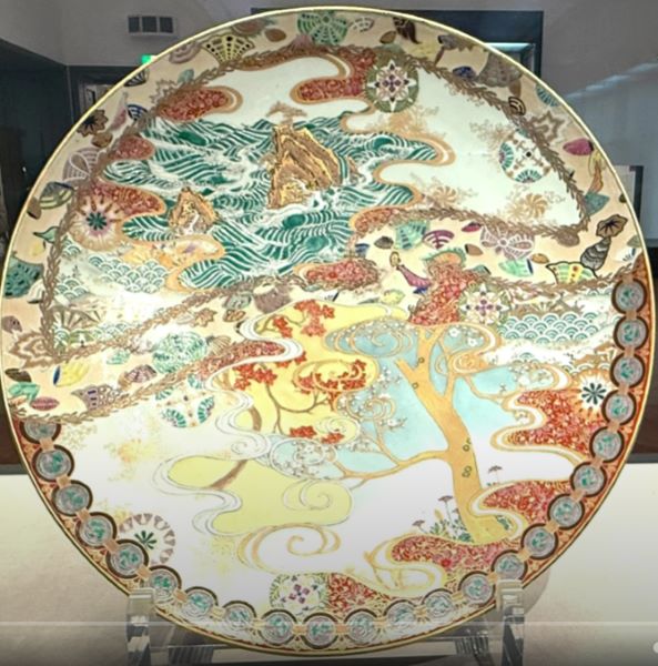 【色絵金彩荒磯貝尽紅葉桜図大皿】香蘭社、辻勝蔵‐東京国立博物館所蔵