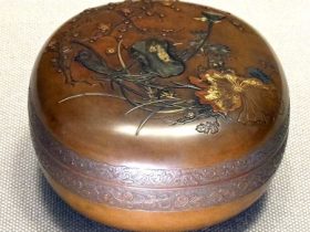 【四君子蓮図菓子器】吉田至永‐東京国立博物館所蔵