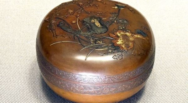 【四君子蓮図菓子器】吉田至永‐東京国立博物館所蔵