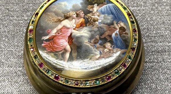 【《愛の泉》が描かれたピルケース】梶コレクション