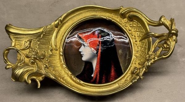 【聖女ファビオラの飾りトレー】梶コレクション