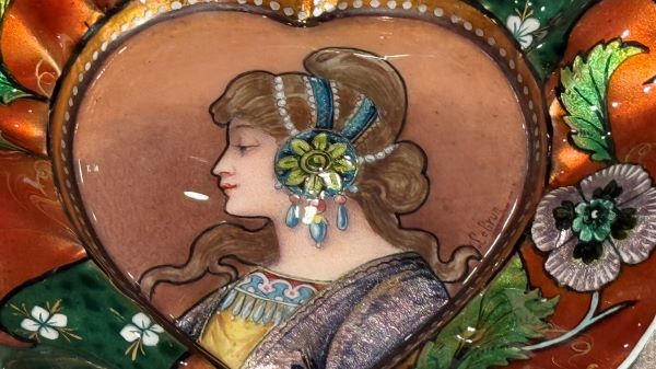 【パンジーと女性が描かれた飾りトレー】ル・ブランー梶コレクション