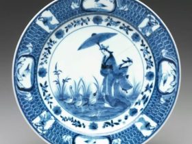 【日傘の貴婦人文皿（Dish with Parasol Ladies）】伊万里焼ーメトロポリタン美術館所蔵