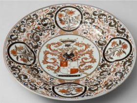 【紋章入り伊万里皿（Armorial Plate）】江戸時代ーメトロポリタン美術館所蔵