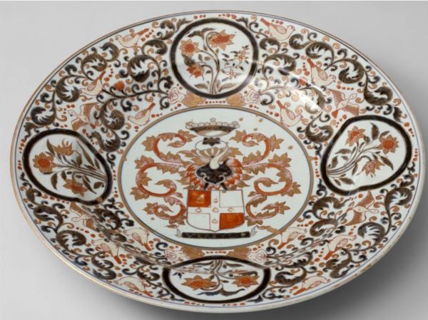 【紋章入り伊万里皿(Armorial Plate)】江戸時代ーメトロポリタン美術館所蔵