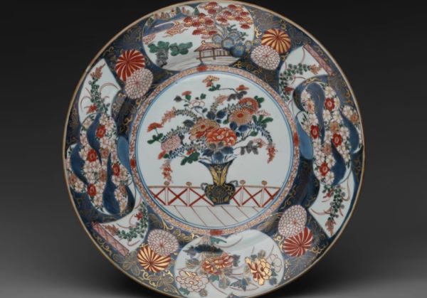【花瓶に花図皿(Plate with Vase and Flowers)】伊万里焼ーメトロポリタン美術館所蔵