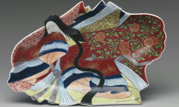 【色絵姫形小皿】伊万里焼ーメトロポリタン美術館所蔵